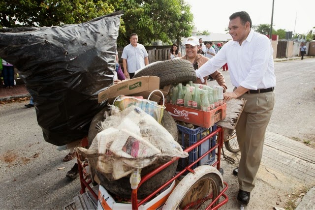 Niños reciclan con sus papás en San Antonio Kaua III