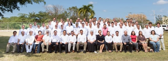 Se reúne Rolando Zapata con delegados y representantes de la federación
en Yucatán.