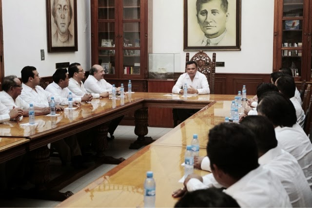 Recibe Gobernador visita de la nueva dirigencia de la Alianza de
Camioneros de Yucatán