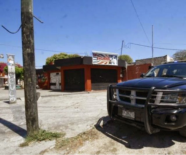 Clausuran bar en el que trabajaban meseras "gordibuenas"