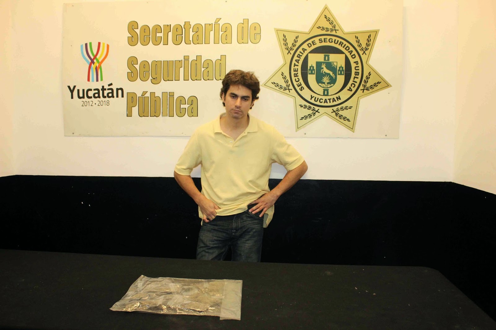 Egresa como ingeniero de la Unviersidad Modelo y se dedica a vender
droga