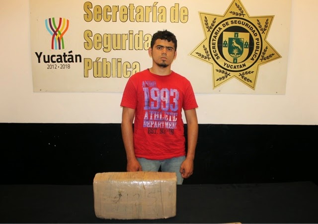 Narco intenta huir y choca con una patrulla