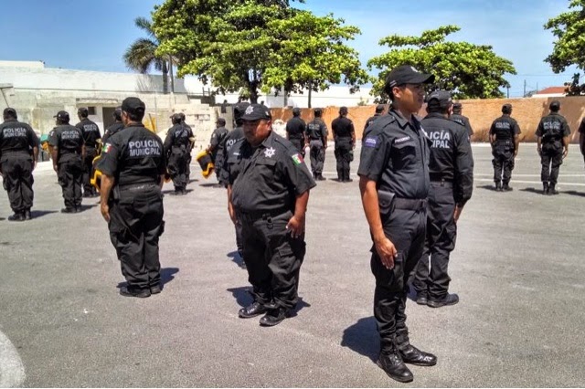 Cesan a policía de "inmensa barriga" por perder evidencias