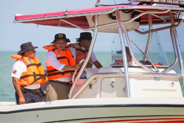 Patrulla el mar el gobernador con el grupo de Buceo y Rescate Acuático
de la SSP