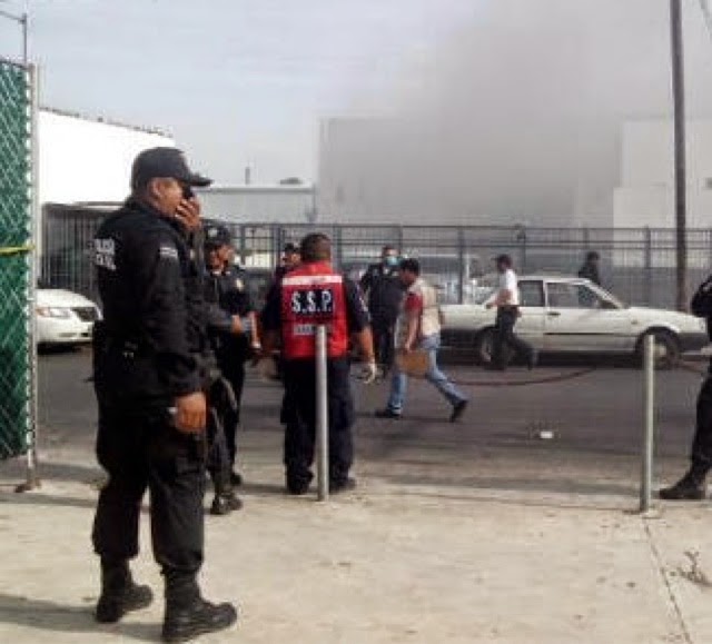 Incendio en la agencia de automóviles Chrysler