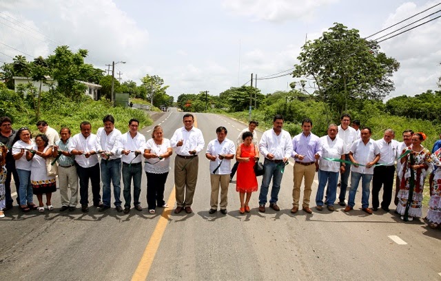 El Gobernador inauguró la carretera de acceso a Peto.