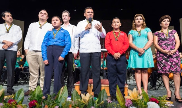 Debuta la Orquesta Sinfónica Esperanza Azteca de Progreso