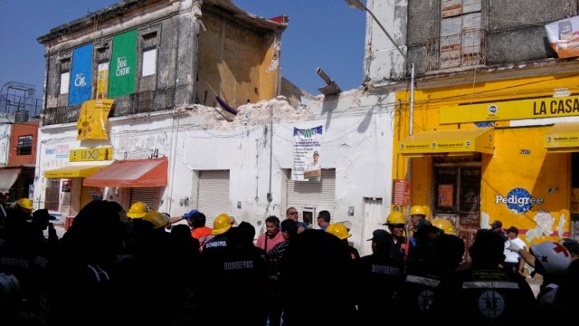 Derrumbe de antiguo edificio deja 16 heridos en Mérida