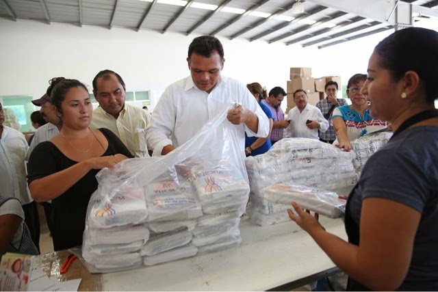 Entregarán 225,000 útiles, mochilas y zapatos nuevos en el siguiente
curso escolar