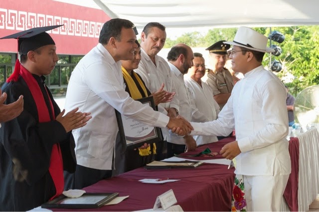 El Gobernador presidió graduación de la generación 2011-2014 de la
Universidad de Oriente.