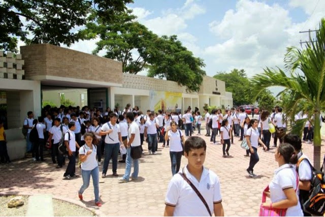 La UADY hace obligatorio el uniforme en las presas 1 y 2