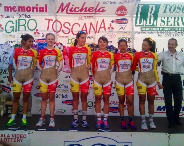 Polémica por uniforme "sexual" de un equipo femenino de ciclismo