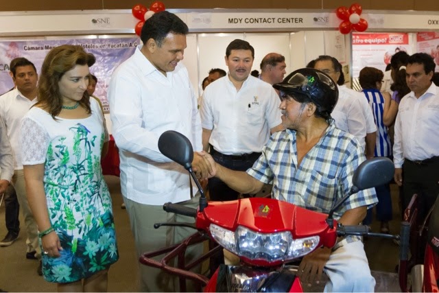 Rolando Zapata inaugura Jornada de Empleo para Personas con
Discapacidad y Adultos Mayores.