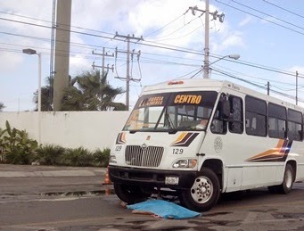 Autobús atropella y mata a un ciclista en el Periférico