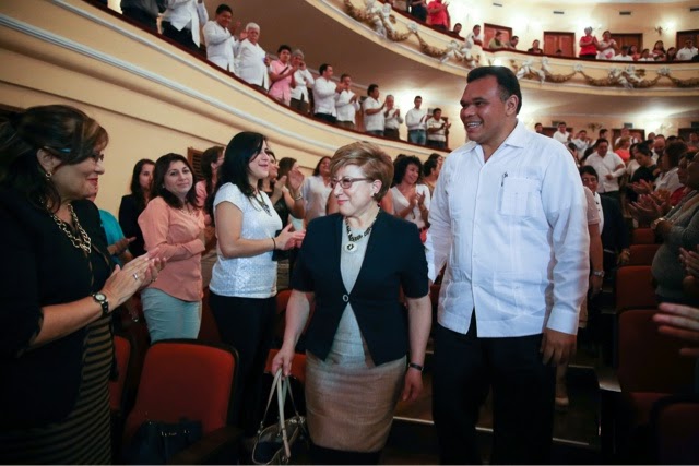 Ministra de la Suprema Corte imparte conferencia magistral