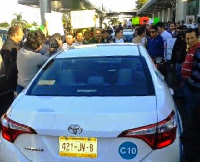 Taxistas del aeropuerto no permiten al ADO prestar servicio