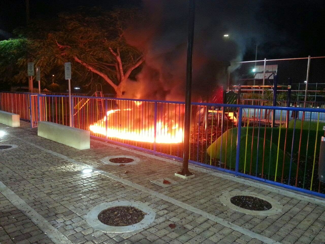 Vándalos incendian un parque en Mérida