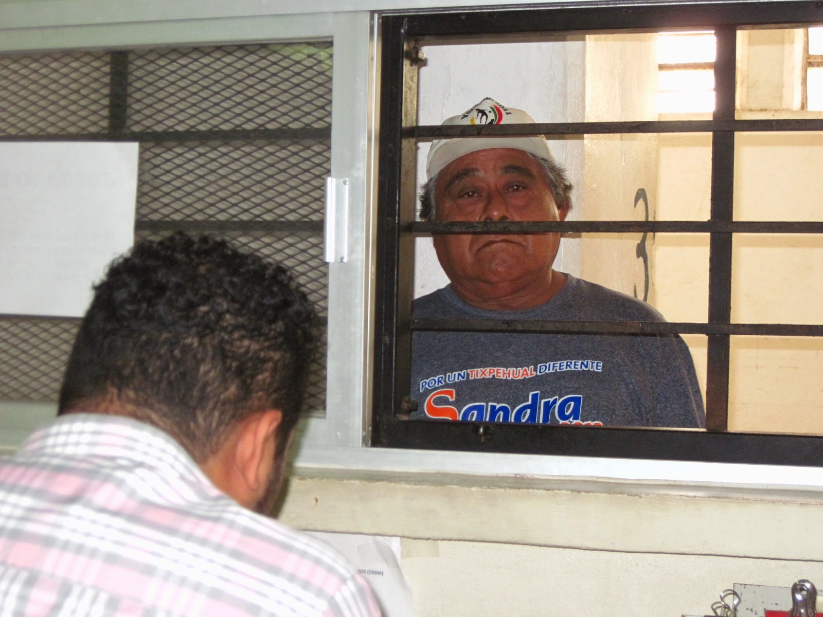 Detienen a campesino por no mantener a… ¡sus hijastras mayores de
edad!