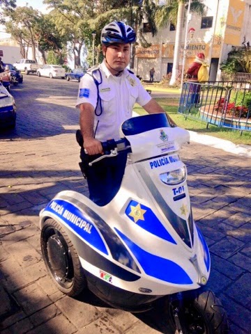 Policías meridanos patrullarán en modernas scooters de tres ruedas