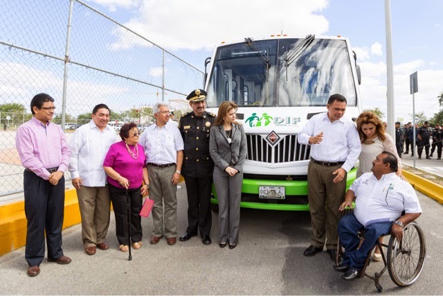 Presentan tarjetón para facilitar el estacionamiento a personas con
discapacidad