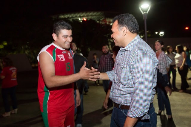 Gobernador asiste al Juego de Estrellas de la Liga Premier de Basquetbol