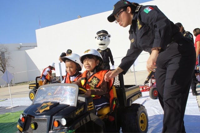 Estudiantes visitan Umipol y aprenden en pista vial de SSP