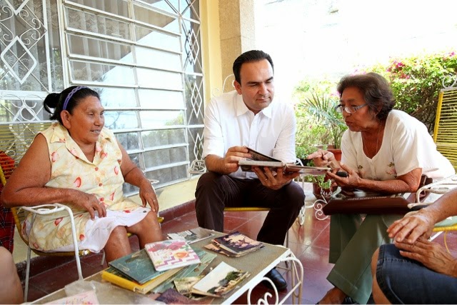 Precandidato del PRI por Mérida escucha la voz de activistas de
experiencia