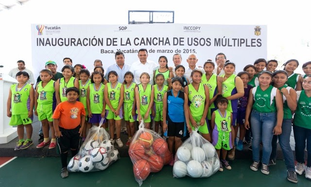 Se inauguraron canchas de usos múltiples en Telchac Pueblo y Baca.