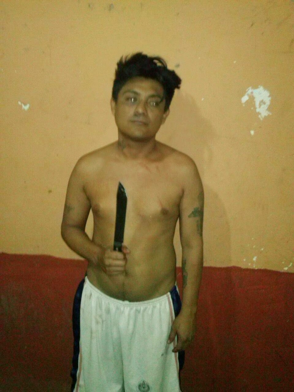 Ataca a su esposa con un cuchillo por no hacerle su comida favorita