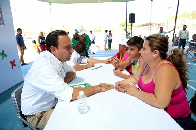 En "Miércoles de audiencia" Nerio Torres atiende a vecinos de la
colonia Melitón Salazar