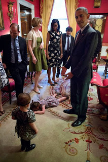 Niña hace berrinche en la Casa Blanca para no saludar a Obama