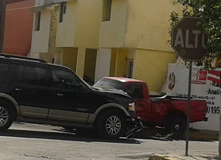 Conductora propicia fuerte choque en calles de Chuburná