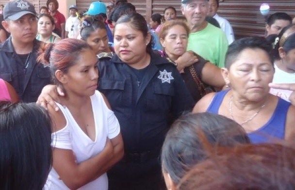 Le pega a una niña porque pensó que le coqueteaba a su marido