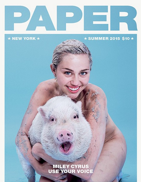 Miley Cyrus hace ‘puerquezas’: posa desnuda para revista