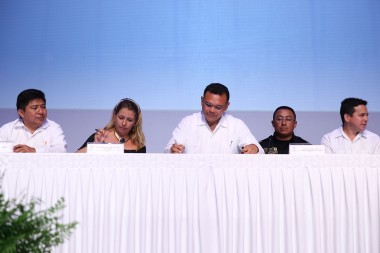 Sedatu y Gobierno de Yucatán firman adendum para invertir $422 millones en vivienda