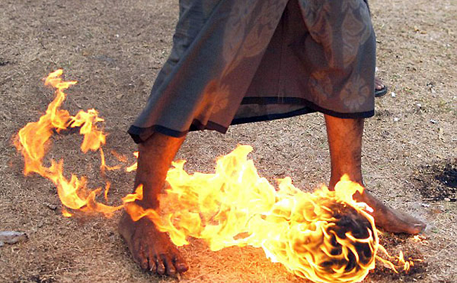 Se prende fuego cuando limpiaba su moto con gasolina