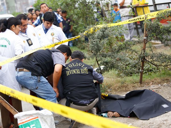 Adolescente mata a su padre y su hermano y… ¡pide rescate!