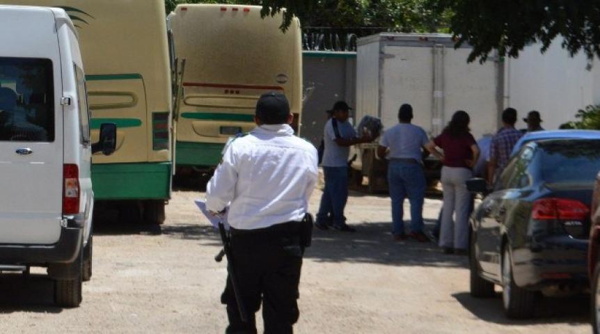 Tras surtirse en Belice, detienen a 50 fayuqueros yucatecos en Chetumal