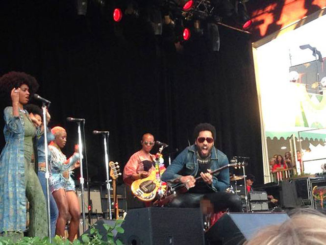 Lenny Kravitz muestra a su ‘amiguito’ en concierto (foto sin censura)