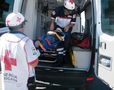 Navajean a joven en la Feria del Malecón