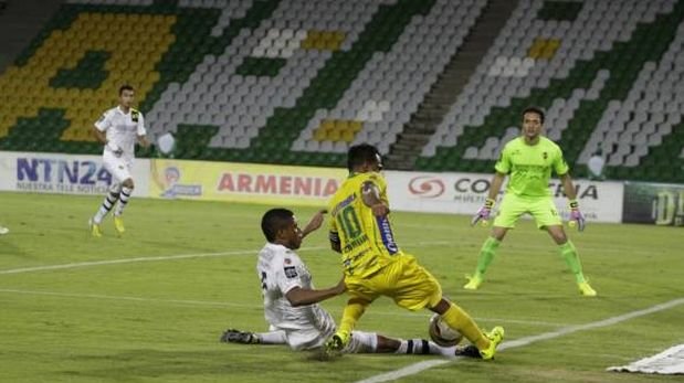 Vaya convocatoria: dos aficionados presenciaron un partido de futbol