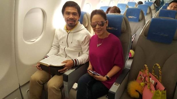 Pacquiao cuida su dinero: viaja en clase económica en avión