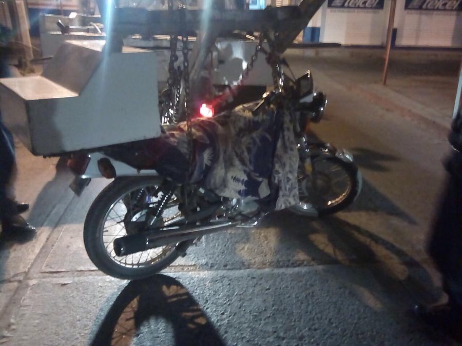 Estilo rápido y furioso, cocainómano roba una moto en Chuburná