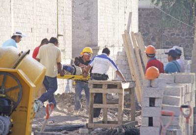 Albañil cae de un quinto piso, en un hotel en construcción en Altabrisa