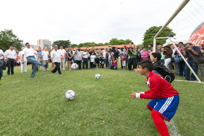 Rueda el balón en la Liga de Fútbol “Juan N. Cuevas”