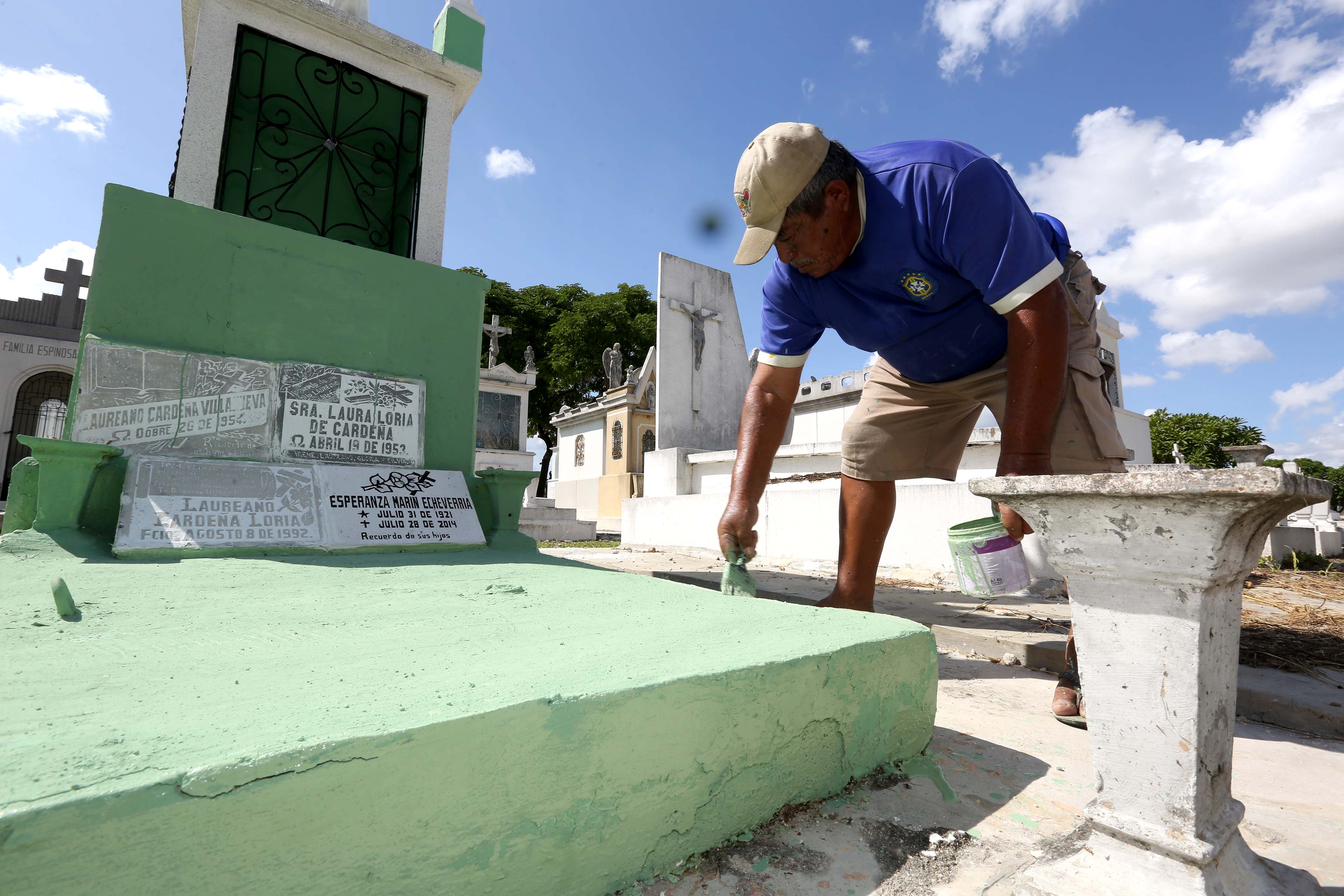 Cementerios se preparan para recibir a los vivos