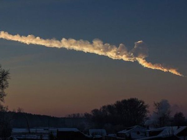 Meteorito atraviesa techo de una casa