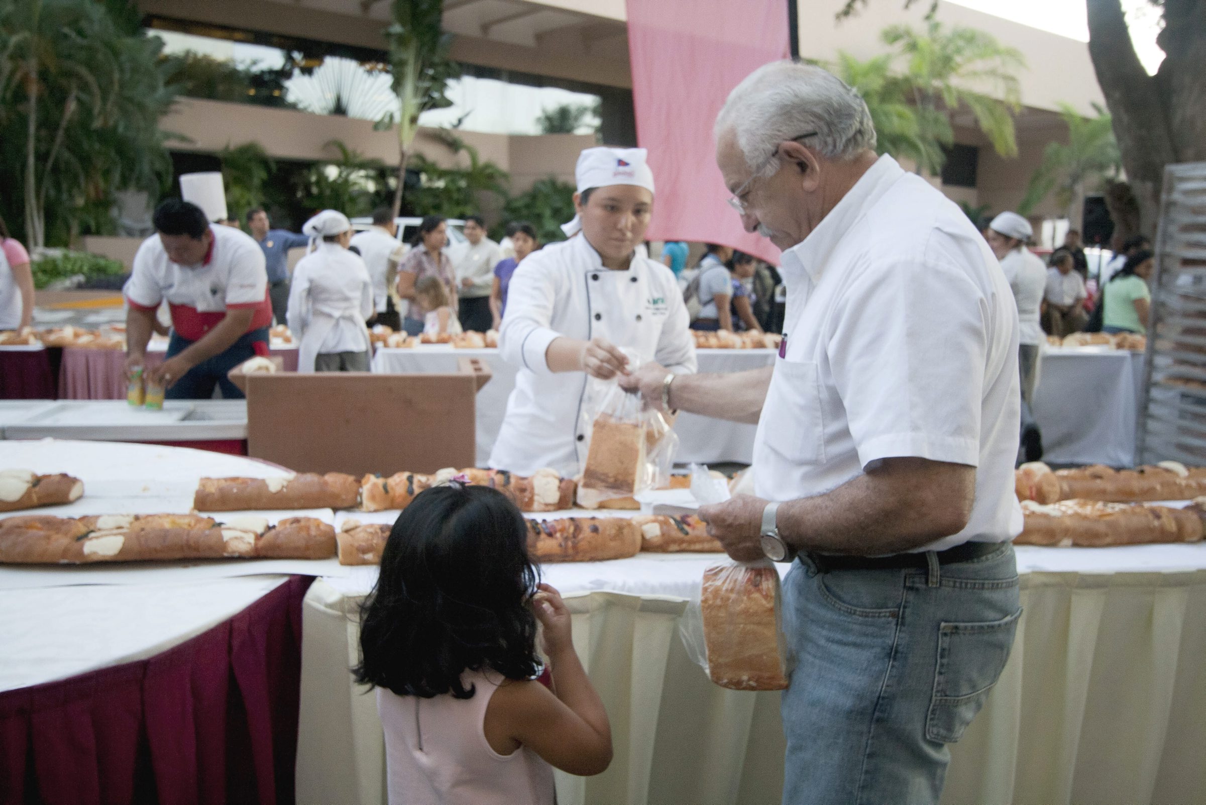 Hoteleros meridanos preparan la rosca más grande del país