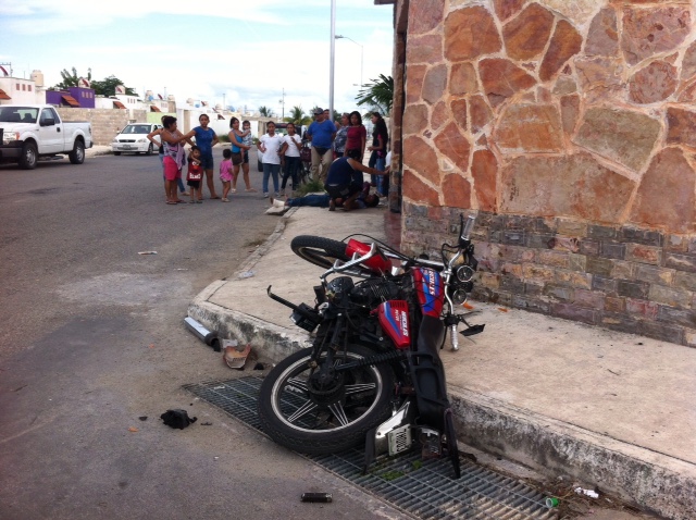 Hermana de ‘Dzereco’ y ‘Nohoch’ arrolla a un motociclista