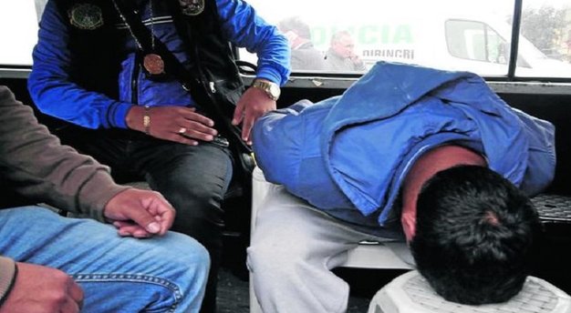 Maestro le pedía sexo a cambio de aprobar a su hija